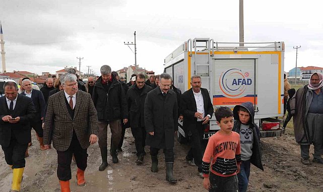 Vali Hüseyin Aksoy, doludan etkilenen bölgeleri ziyaret etti