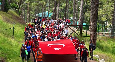 Vali Pehlivan, 'Doğada Gençlik Yürüyüşü'ne katıldı