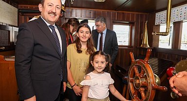 Vali Pehlivan, TCG Nusret Müze Gemisi'ni ziyaret etti