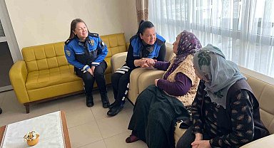 Van polisinden Anneler Günü etkinliği