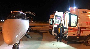 Van'da bebek hastalar ambulans uçakla İstanbul'a sevk edildi