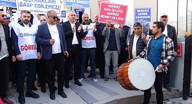 Van'da işten çıkarılan işçiler yürüyüş düzenledi