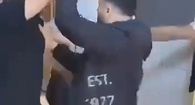 Veli öğrenci dolu sınıfı bastı: O anlar kamerada