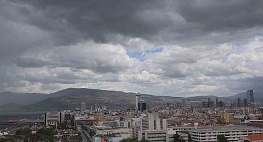 Yağmur bulutları İzmir semalarında