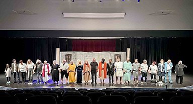 Yalınayak Sokrates Muratpaşa'da sahnelendi