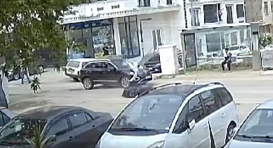 Yalova'da caddeye kontrolsüz çıkan motosiklet ciple çarpıştı: 1 yaralı