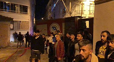 Yangın mahalleliyi sokağa döktü