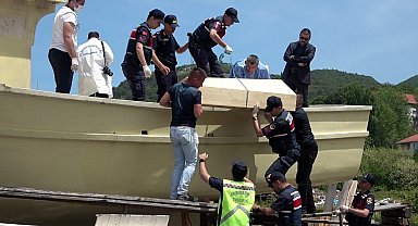 Yaptırdıkları tekne mezarları oldu