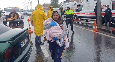 Yaralı bebeğe sağlık personelinden "anne" şefkati