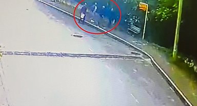 Yaşlı adamın emekli maaşını "tantanacılık" yöntemiyle çalan zanlılar yakalandı