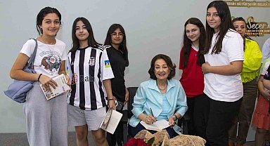 Yazar İpek Ongun, Mersin'de hayranlarıyla buluştu