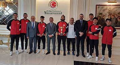 Yozgat Valisi Özkan, bölge birinciliğine ulaşan sporcuları tebrik etti