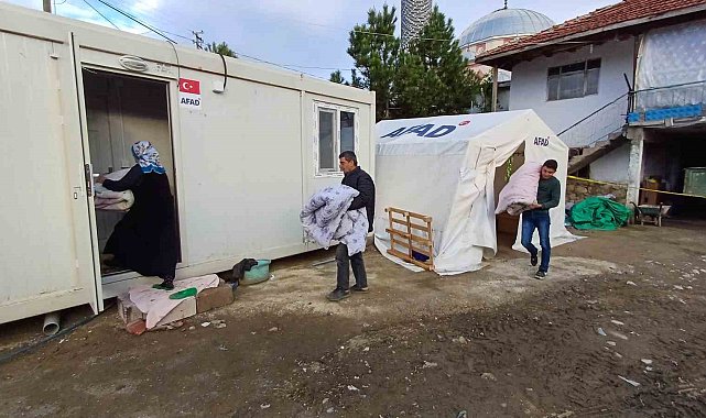 Yozgat'ta evi depremde ağır hasar gören aileler çadırdan konteynerlere yerleşiyor