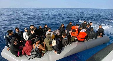Yunanistan'ın geri ittiği 33 düzensiz göçmen kurtarıldı