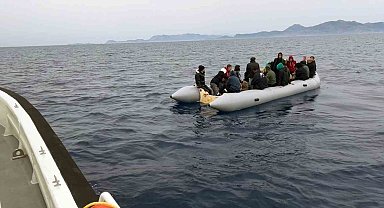 Yunanistan'ın geri ittiği düzensiz göçmenler kurtarıldı