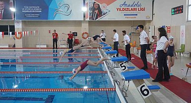 Yüzme şampiyonası başladı