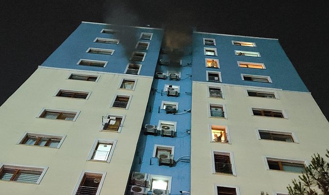 Zeytinburnu'nda 10 katlı binada yangın paniği
