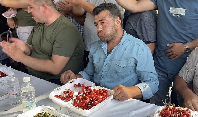 10 dakikada 2 kilo 452 gram kiraz yiyerek altın kazandı