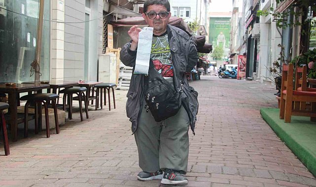 'Faturamatik Yakup': 92 santimetrelik boyu ile 'otomatik fatura'ya direniyor