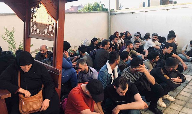 75 düzensiz göçmen Ayvalık polisinden kaçamadı