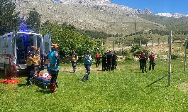 Aladağlar'da yaralanan dağcı için ekipler seferber oldu