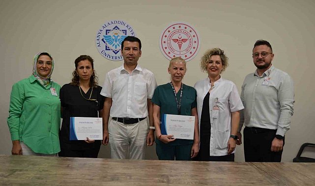 Alanyalı ebe ve hemşireye İl Sağlık Müdürlüğünden teşekkür belgesi