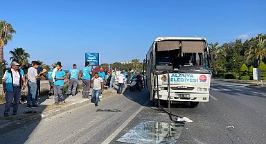 Antalya'da belediye ve otel personelini taşıyan araçlar çarpıştı: 6 yaralı