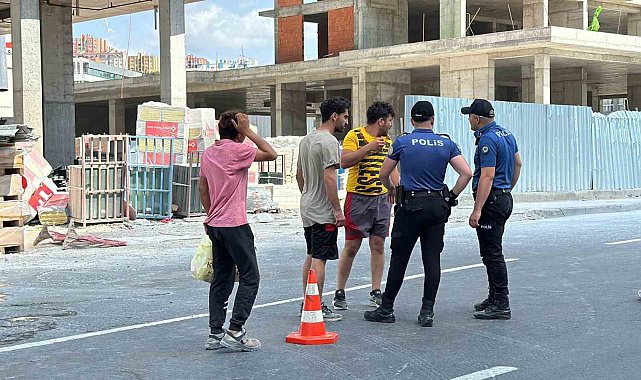 Ayazağa'da maaşlarını alamayan inşaat işçileri eylem yaptı
