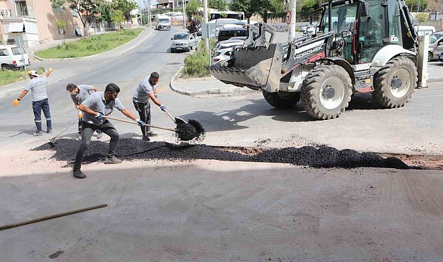 Bayraklı'da yollar yenileniyor