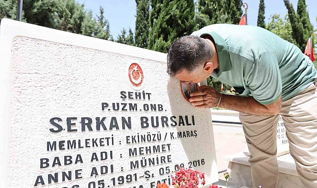 Bayram ve Babalar Günü'nde şehit oğluna ziyaret