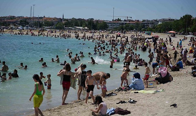 Bayram'da tatile gidemeyenler Yeşilköy sahiline akın etti