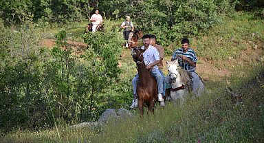 Beytüşşebap'ta atlarla trekking yapıldı