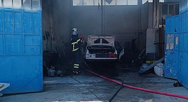Bilecik'te tamire getirilen otomobilde yangın çıktı