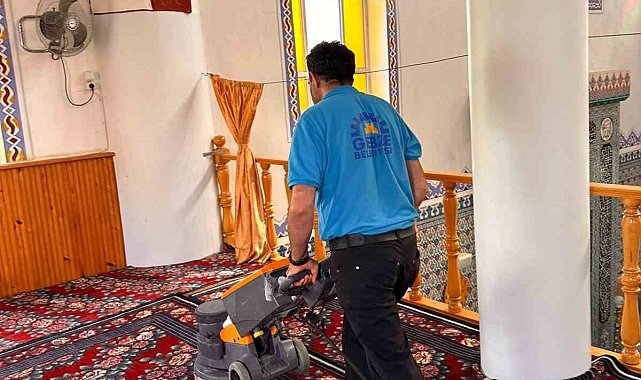 Cami ve ibadethaneler bayrama hazırlanıyor
