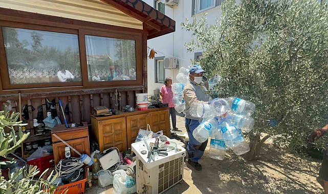 Çevreye yayılan kötü koku çöp evi ortaya çıkarttı