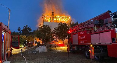 Denizli'de 2 katlı binada çıkan yangında bir kişi hayatını kaybetti