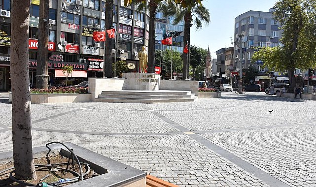 Edremit Cumhuriyet Meydanı yenilendi