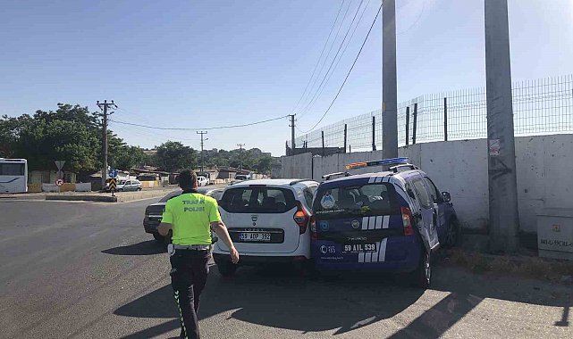 Ehliyetsiz sürücü zabıta aracıyla çarpıştı: 1 yaralı