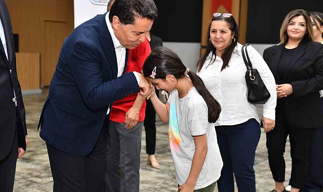 Esenyurt Belediye Başkanı vatandaşlarla bayramlaştı