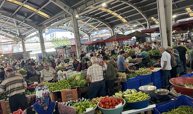 Halk pazarına yoğun ilgi