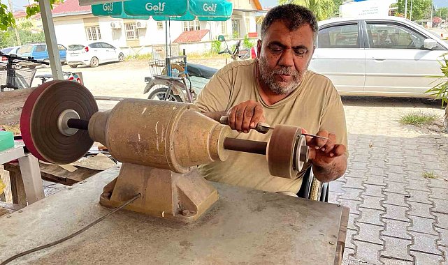 Hobi olarak başladığı bıçak bileme işi engelli vatandaşın mesleği oldu