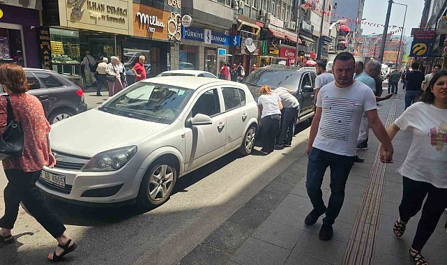 İki otomobil çarpıştı