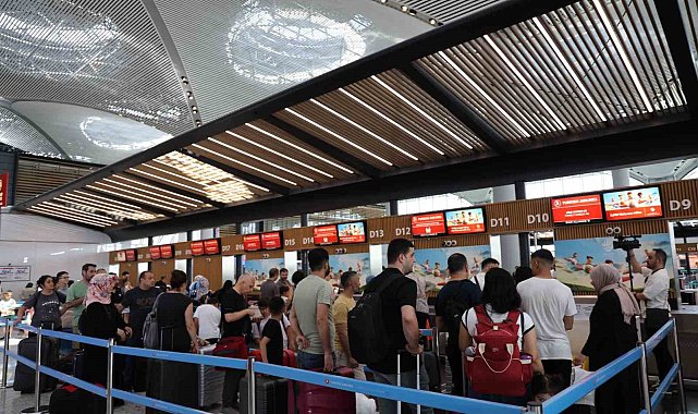 İstanbul Havalimanı'nda bayram yoğunluğu devam ediyor