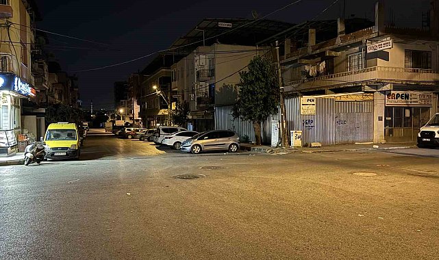 İzmir'de motosiklet ile hafif ticari aracın çarpıştığı feci kaza kamerada