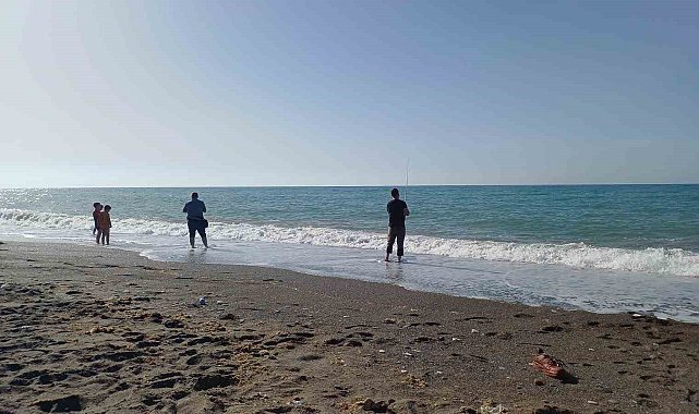 Karadeniz'de denize girmek yasaklandı, sahiller balıkçılara kaldı