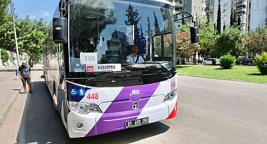 Karaisalı'da otobüs durağına yazı yazarak Zeydan Karalar'dan yeni otobüs isteyen ilçe halkının arzusu yerine getirildi