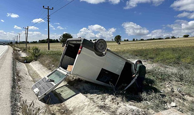 Kastamonu'da yoldan çıkan minibüs, şarampole uçtu: 2 yaralı