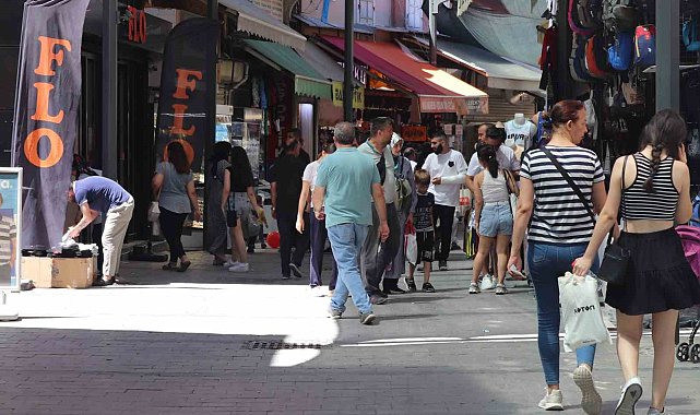 Kemeraltı Çarşısı'nda Kurban Bayramı yoğunluğu