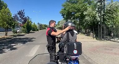Kimliğini unutan öğrencinin imdadına Yunus polisleri yetişti