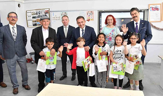 Kırşehir'de 43 bin 718 öğrenci karne heyecanı yaşadı